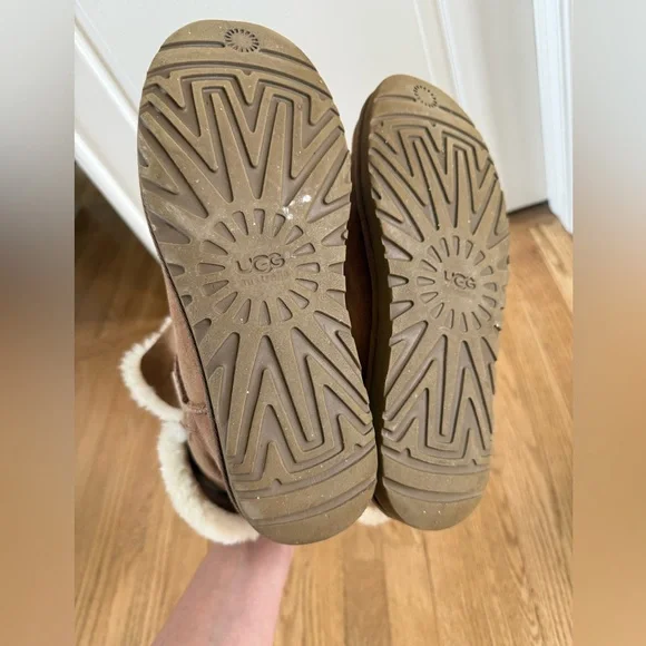 Ugg Bailey Button size 9 - Picture 6 of 8